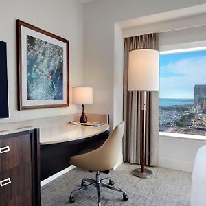 Queen Room Two Queen Beds Bath Tub Mobility Accessible